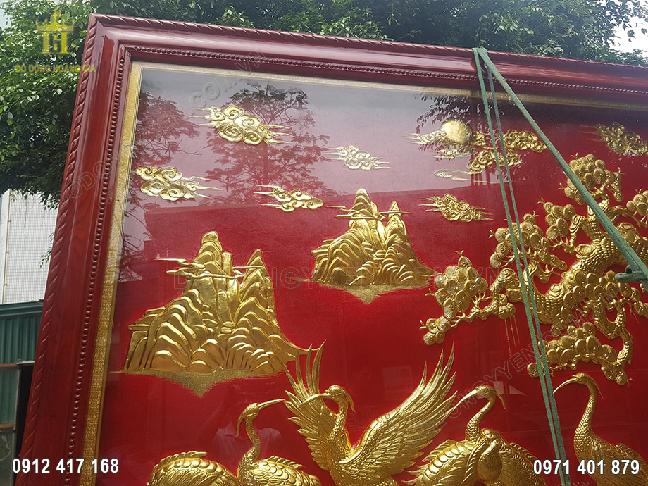 Khung tranh bằng gỗ tự nhi&ecirc;n, chạm mắt ngọc v&ocirc; c&ugrave;ng đẹp
